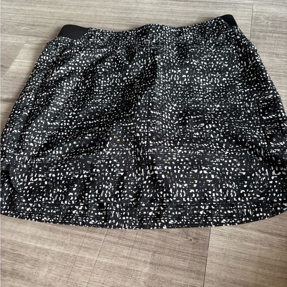 Stylish Black and White Women's Skort - Picture 1 of 4